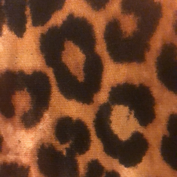 🔥Hot Top🔥 Express top in animal print 😍 - Picture 3 of 3